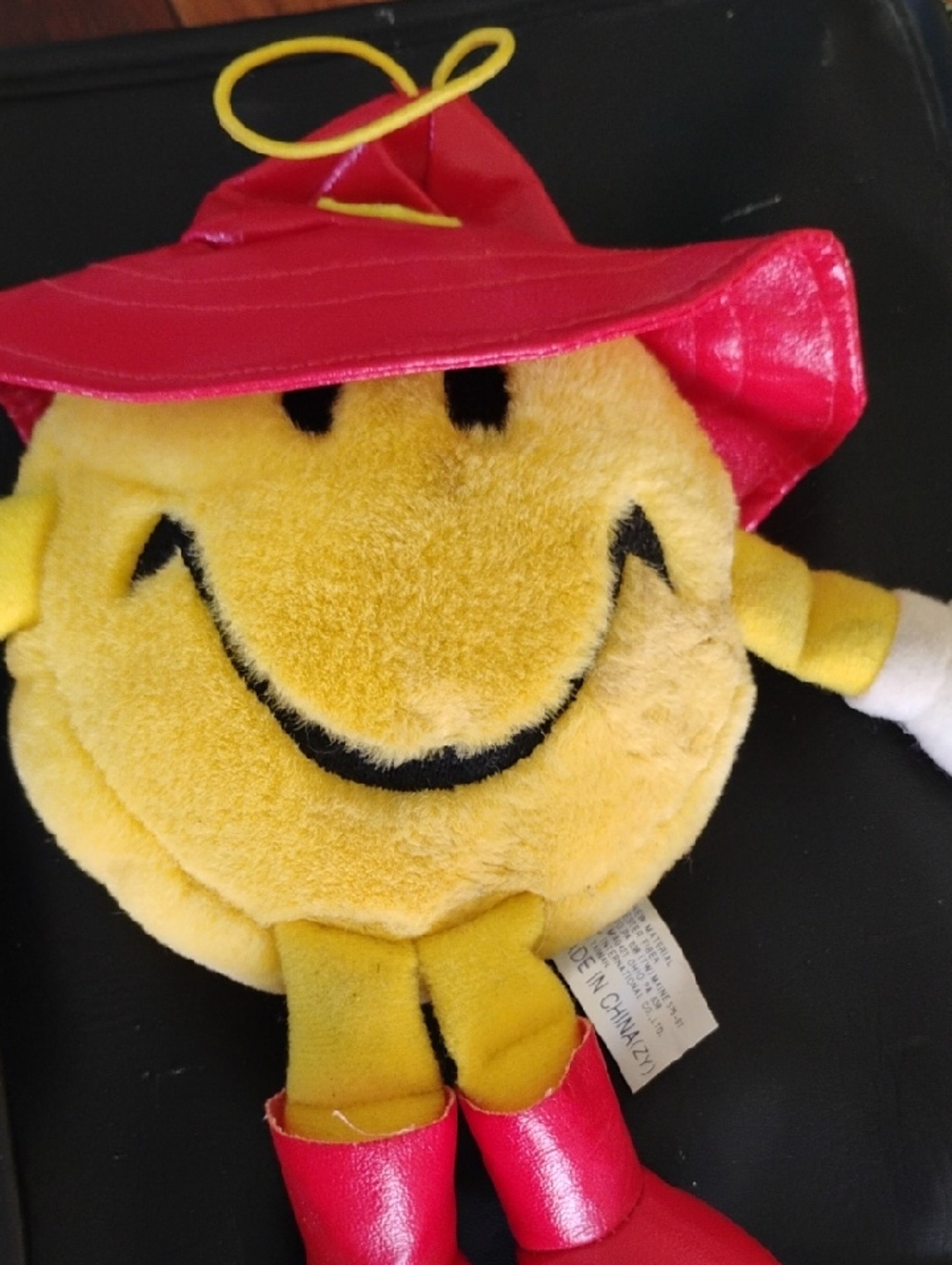 👩🏼‍🚒  Fireman SMILEY FACE PLUSH :-) Novelty 1970's Issue w/HAT